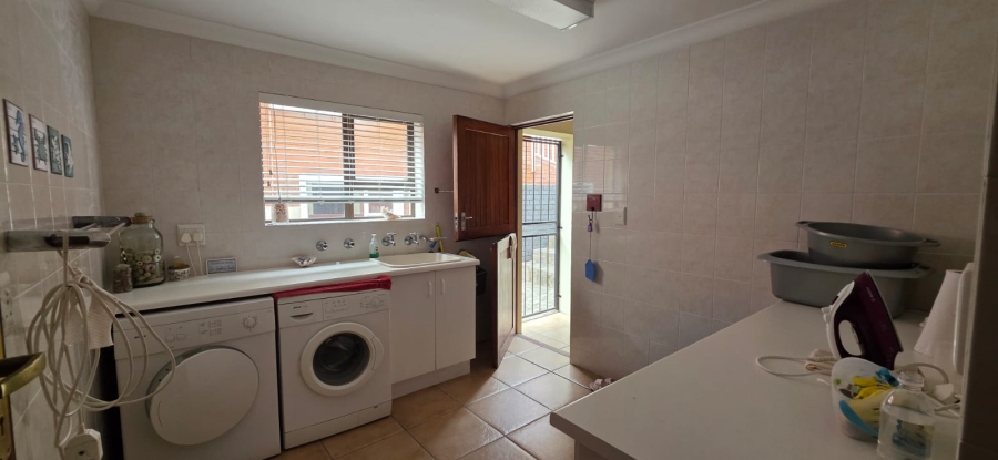 4 Bedroom Property for Sale in Stilbaai Wes Western Cape